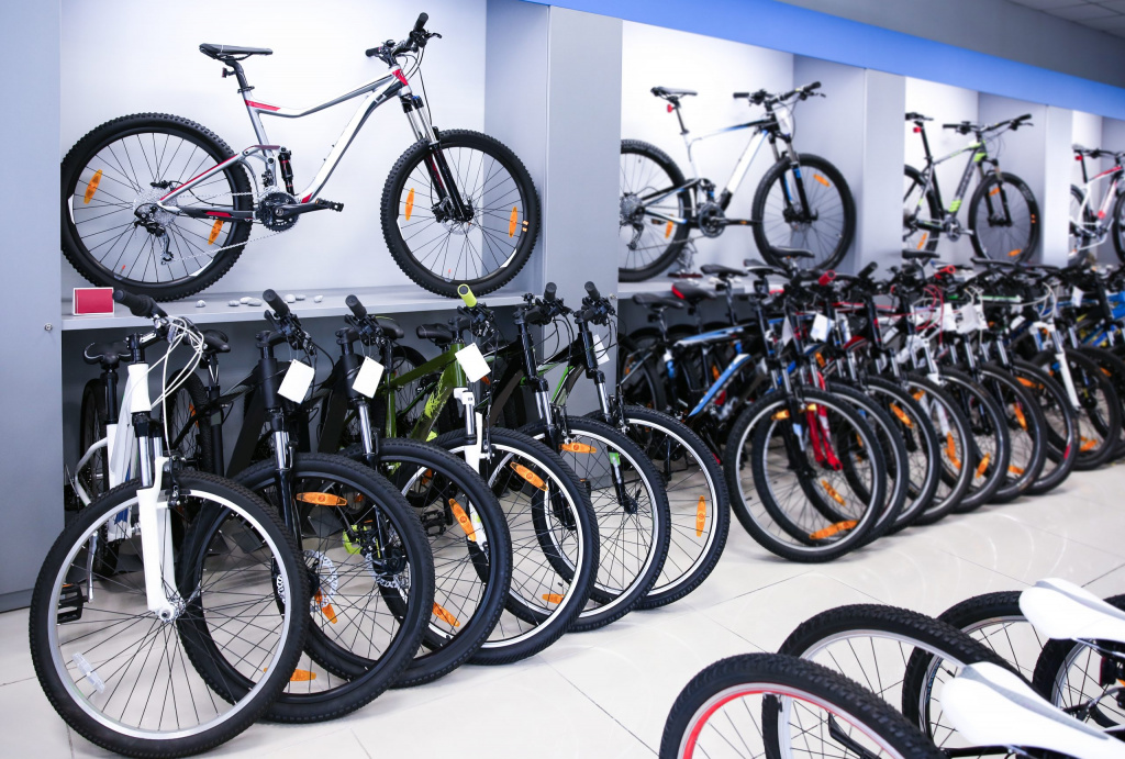 nieuwe-fietsen-in-fietsenwinkel-scaled.jpg nieuwe-fietsen-in-fietsenwinkel-scaled.jpg