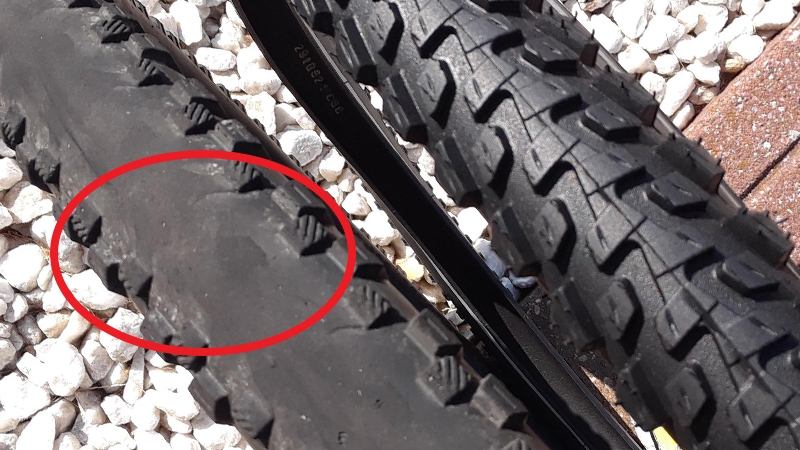 Стертая покрышка